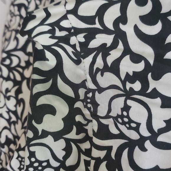 LAURA Plus Capri Pants White Black Floral Design Women's Plus Size 18 - Picture 10 of 10